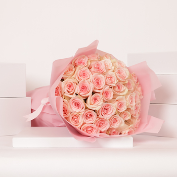 باقة العشق وردي 35